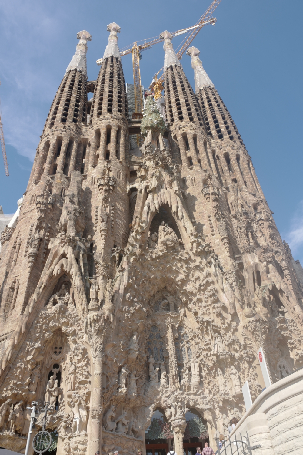 Antoni Gaudí Meister der Statik und der Form Plateau RED
